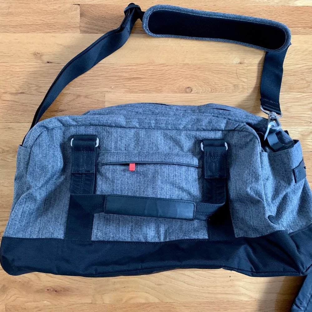 Lululemon Duffel bag (Used ONCE)